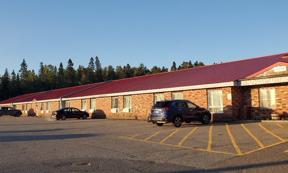 ZERO 100 MOTOR INN - Motel Reviews (Marathon, Ontario)