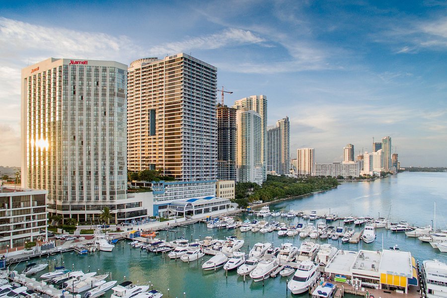 hotels near miami cruise port with parking