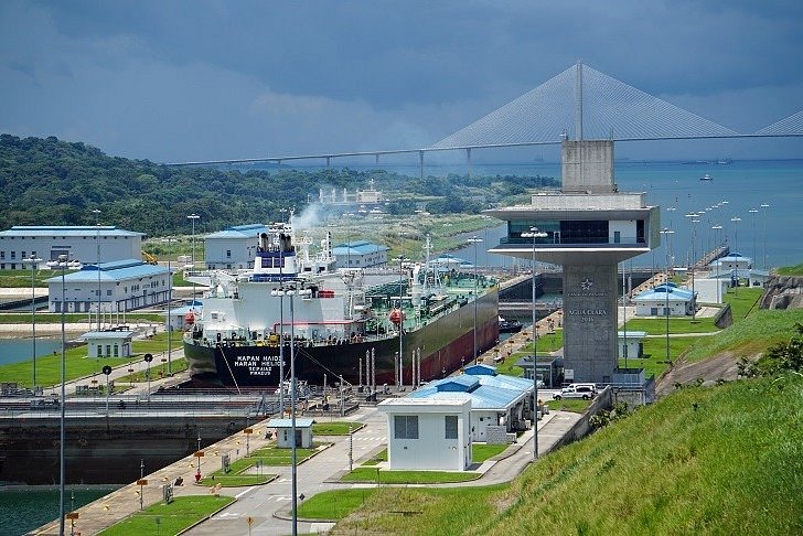Panama Can al Railway. Agua Clara Lock San Lorenzo Tour image