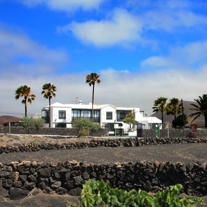 Nestling in the countryside surrounded by vineyards with volcanoes in the background. Tranquilit