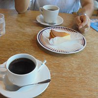 女房殿は、濃厚チーズケーキを注文す。珈琲はうまいです。。。。。