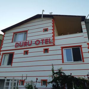 Otelin Önü 