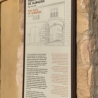 Cartel informativo de la Puerta de Almazán