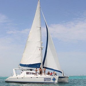 diamond bright catamaran cancun isla mujeres