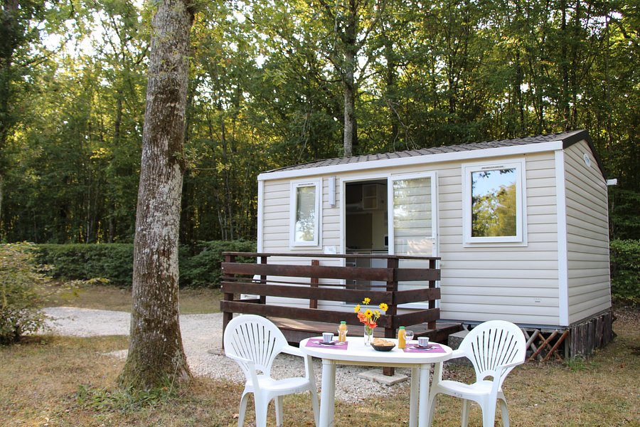 Bois Guillaume Camping  Villeneuve-les-Gen  ts  France  tarifs 2021