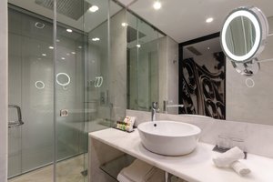 Room & Suite