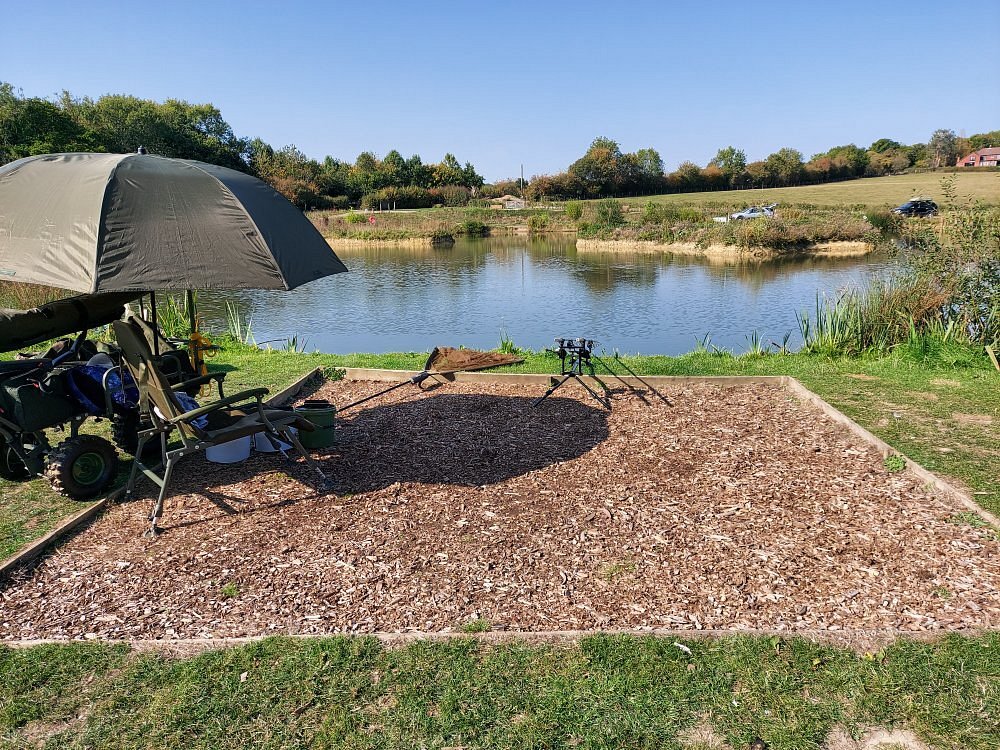 Lakeside fishing team making a splash