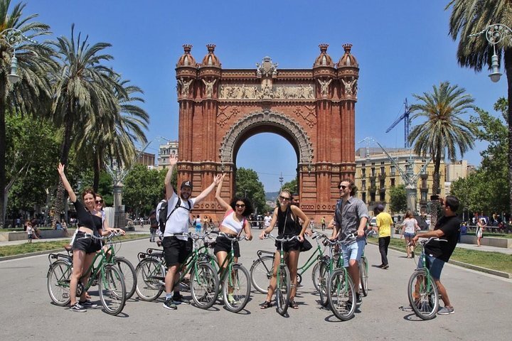 2024 Barcelona City Bike Tour: Highlights and Hidden Gems