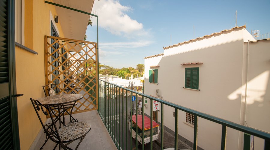 Balcone Camera Pithecusa matrimoniale/tripla
