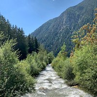 Il Rio Anterselva solca interamente l’omonima valle, nasce nei pressi di Passo Stalle, ha formato il bellissimo lago (in seguito ad una frana) e dopo soli 25 km si getta nel fiume Rienza. Agosto 2020