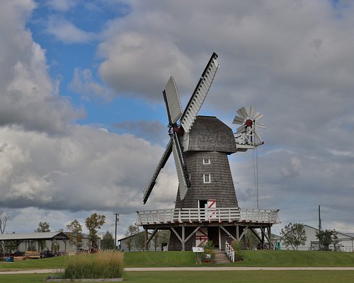 famous places to visit in manitoba