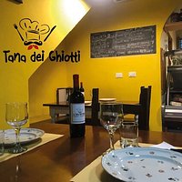 la nostra piccola osteria nel cuore di Campi Bisenzio: solo cucina toscana di qualità!