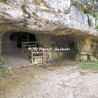 Ingresso della Grotta di San Michele a Profeti di Liberi (CE).