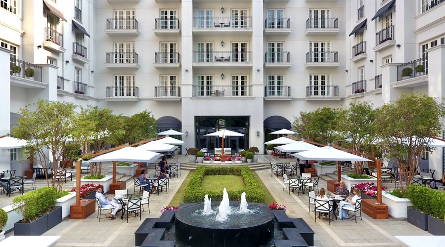 Novo Pateo do Palácio: novo menu, música ao vivo, vista para o Parque Burle Marx.