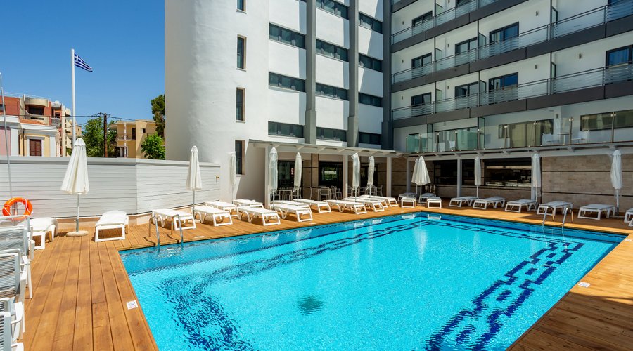 outdoor swimming pool 