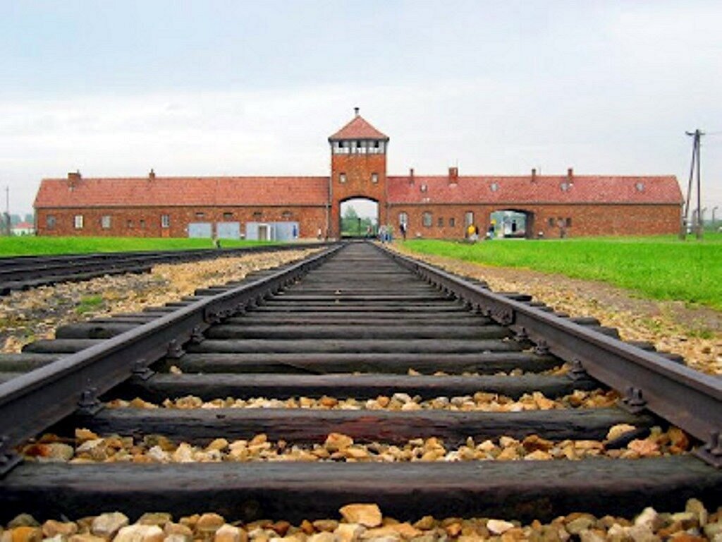 auschwitz birkenau concentration camp tour