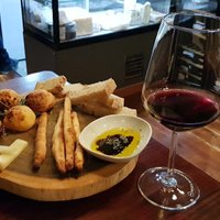 DOM QUEIJO CHEESE HOUSE, Lisbon - Restaurant Reviews, Photos & Phone ...