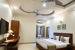 Room & Suite