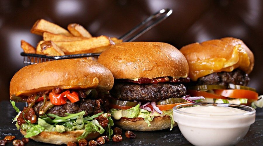HAPPY THREE FRIENDS - selection of our top three beef burgers (slider slection). Yummy :-)