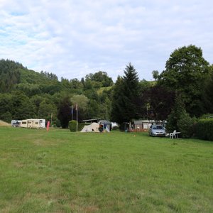Kleine rustige camping. 2 km van Bad Peterstal-Griesbach. Men kan er mooie wandelingen maken. Op vraag kan men ook broodjes verkrijgen. Zeer vriendelijke uitbaatster. 