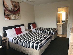 Beachcomber Motel and Apartments in Apollo Bay, image may contain: Furniture, Dorm Room, Bed, Bedroom