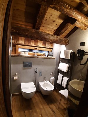 Bagno per invalidi, piatto doccia senza scalino, maniglione water - Foto di  Relais du Paradis Chambres d'Hotes e B&B, Introd - Tripadvisor