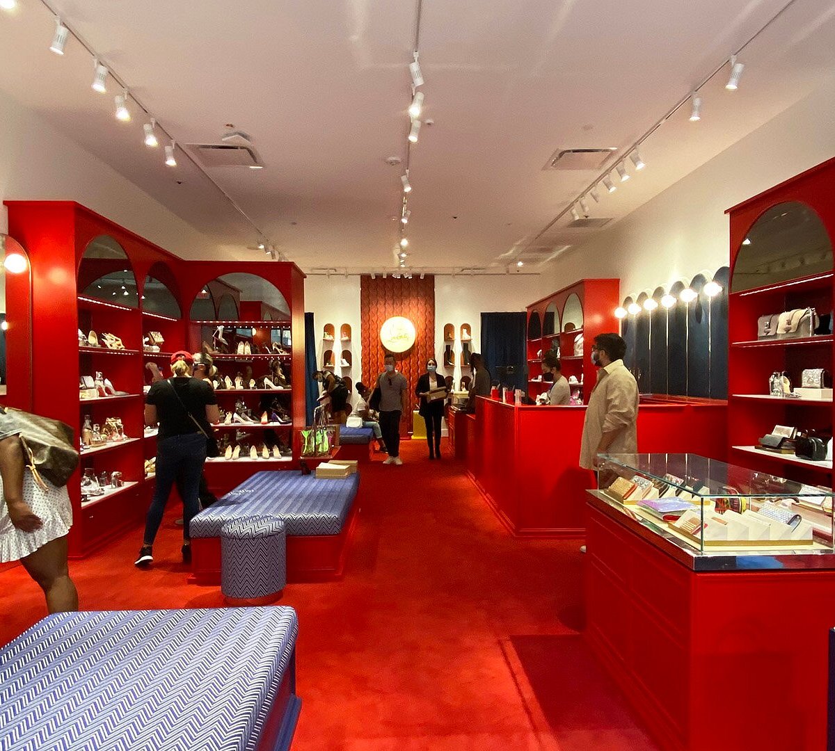 Christian Louboutin Outlet (Cabazon) 2022 All You Need to Know BEFORE You Photos) - Tripadvisor