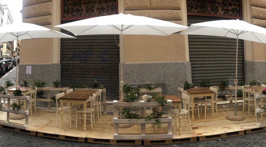 I nostri tavoli all’aperto..