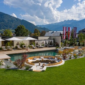 Bergsee und Feuerlounge