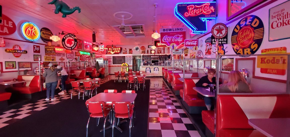 Mom's diner discount