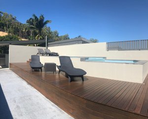Pool & Beach