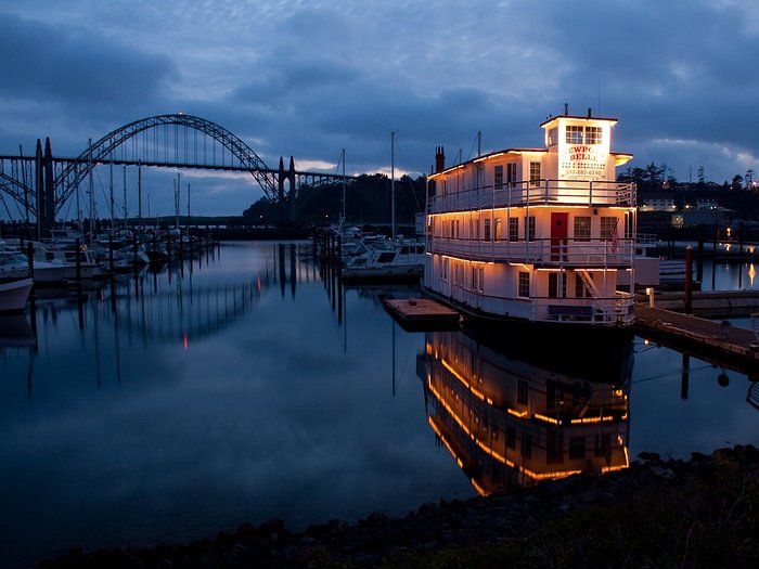 newport belle riverboat bed and breakfast