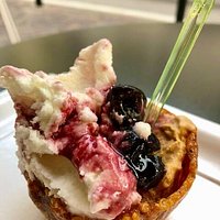 Salskaramel und Amarena im Krokantbecher!