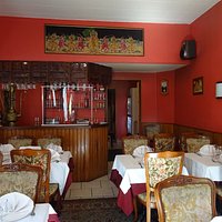 Vue d'ensemble de la Salle de restaurant et son Bar
