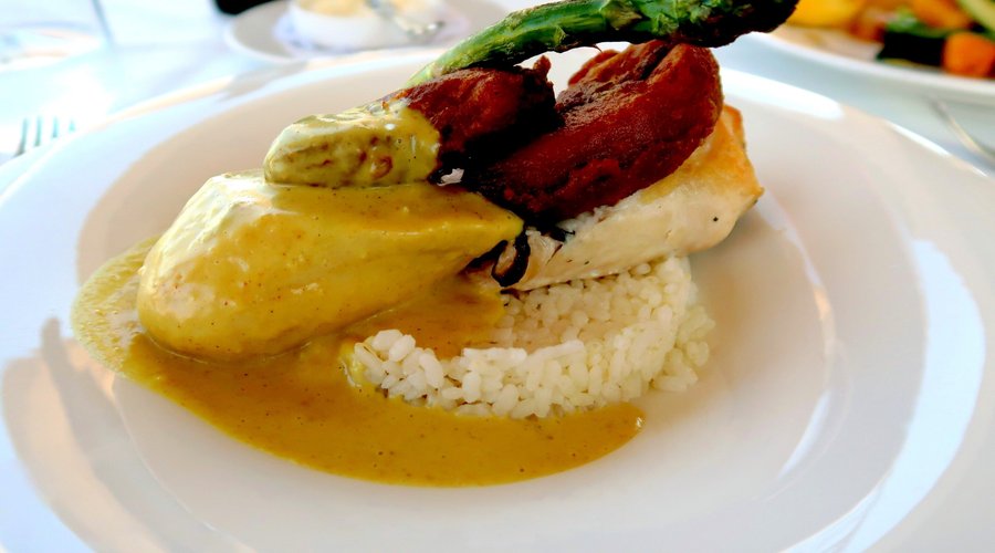 Hähnchenbrust mit Risotto und grünem Spargel