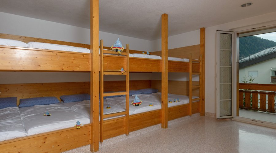 12 Bett-Zimmer