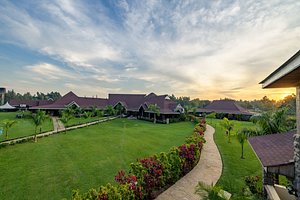 Ciala Resort in Kisumu, image may contain: Resort, Hotel, Villa, Grass