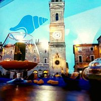 La piazza in blu