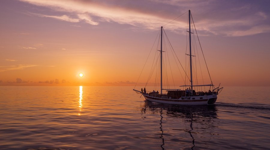 Sunset Dolphin Cruise on Thari