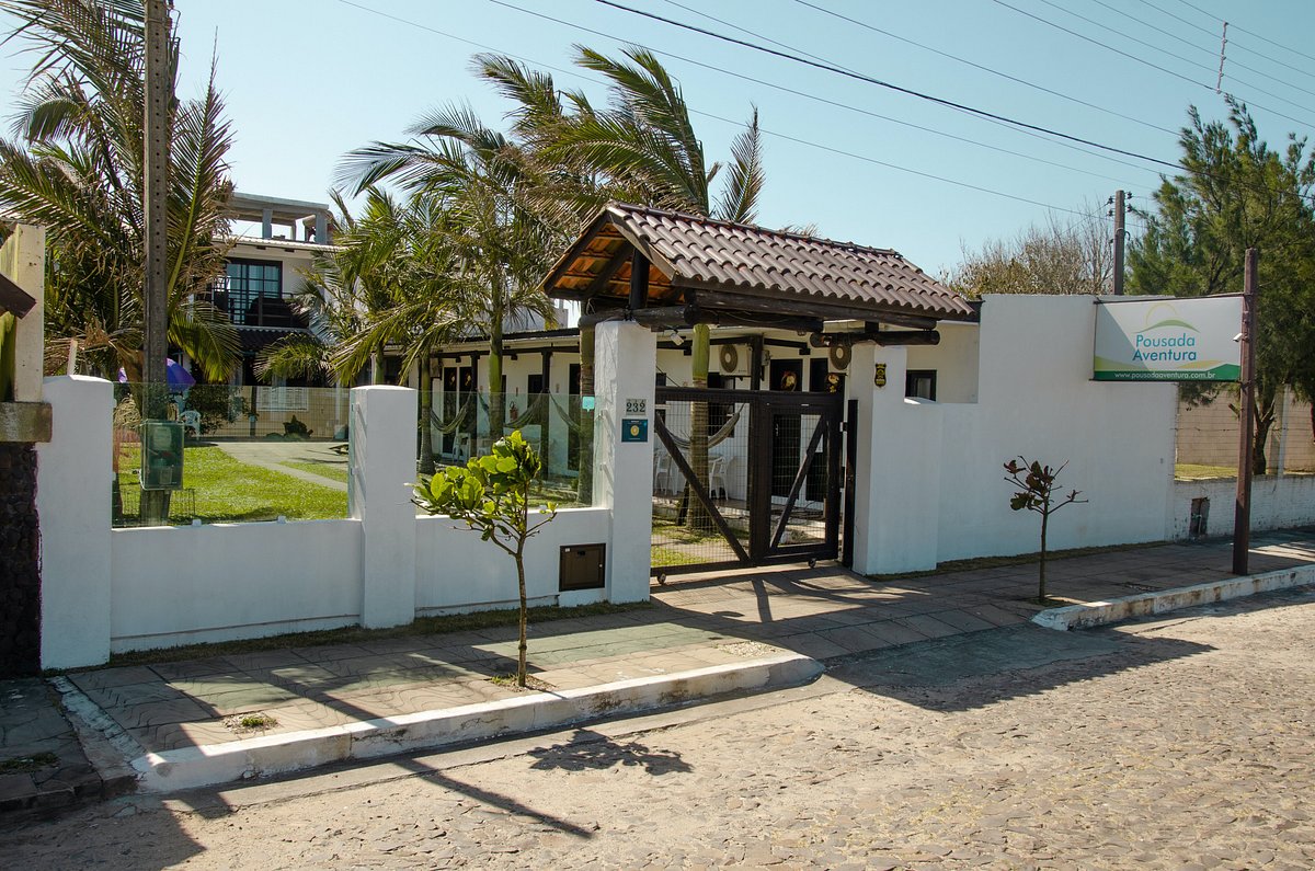 Cozinha completa com micro-ondas, forno elétrico, geladeira e fogão. -  Picture of Passo de Torres, State of Santa Catarina - Tripadvisor