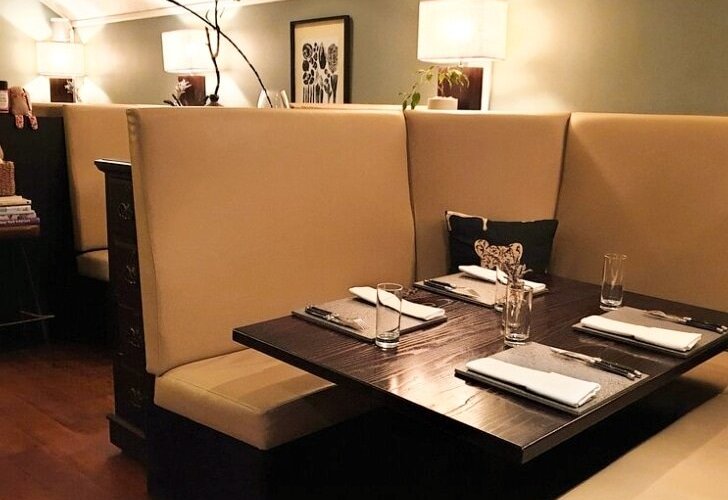 Intimate dining 
