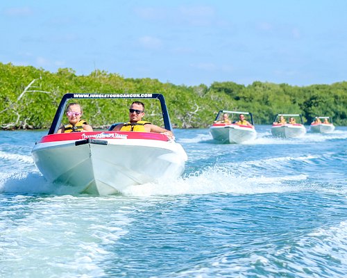 Water sports in Cancun, Yacht in Cancun