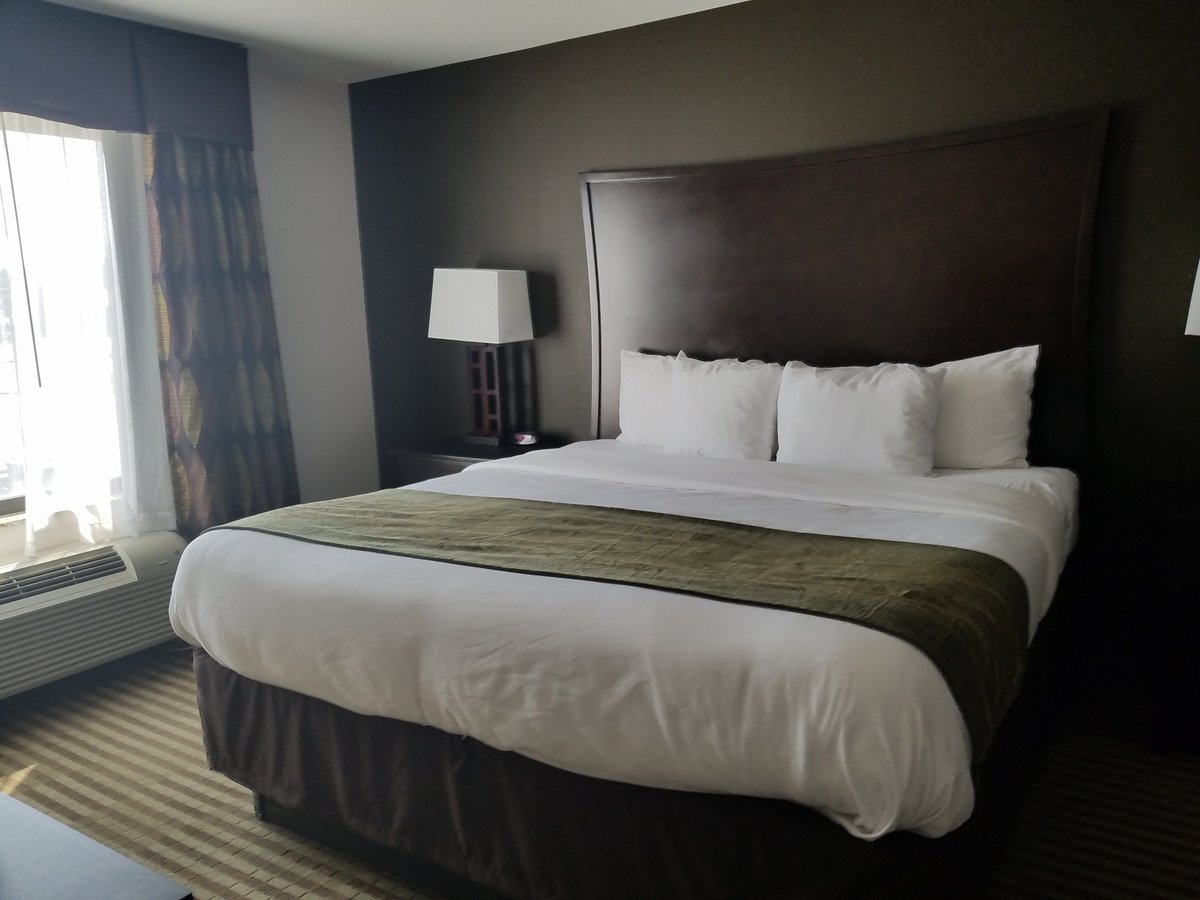 COMFORT INN & SUITES $117 ($̶1̶4̶2̶) - Prices & Hotel Reviews ...