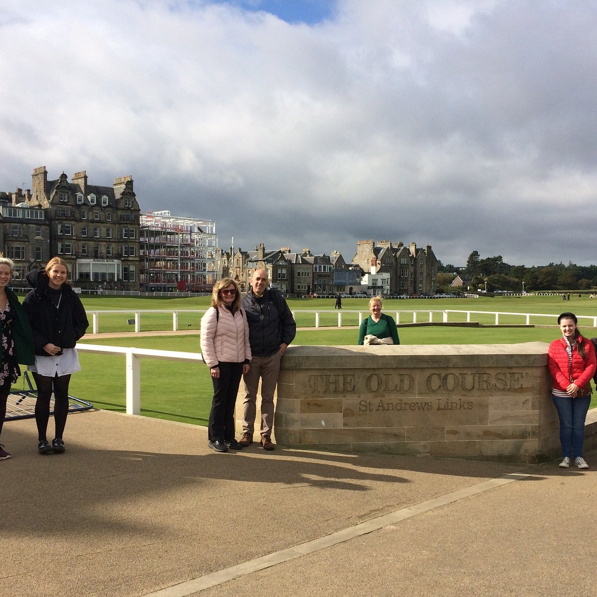 St Andrews город. Сент Эндрюс Канада. Сент Эндрюс фото туристов в декабре. Сент Эндрюс зачем люди ходят туда?.