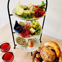 Unser Turteltaubenfrühstück - der Klassiker für zwei auf der Etagere