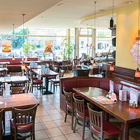 Gastronomie à la Schweinske ist längst auf der südlichen Seite der Hamburger Elbe angekommen: Neben Harburg besitzt auch der südwestliche Stadtteil Neugraben sein eigenes Schweinske-Restaurant. Zur Freude der Bewohner: Mit leckeren Speisen, freundlichem Service und der gemütlichen Atmosphäre kommt Schweinske in Neugraben seit 2006 gut an. In der unmittelbaren Nähe des Einkaufszentrums und des Bahnhofs und mit zahlreichen Parkplätzen ist das Restaurant bestens zu erreichen.