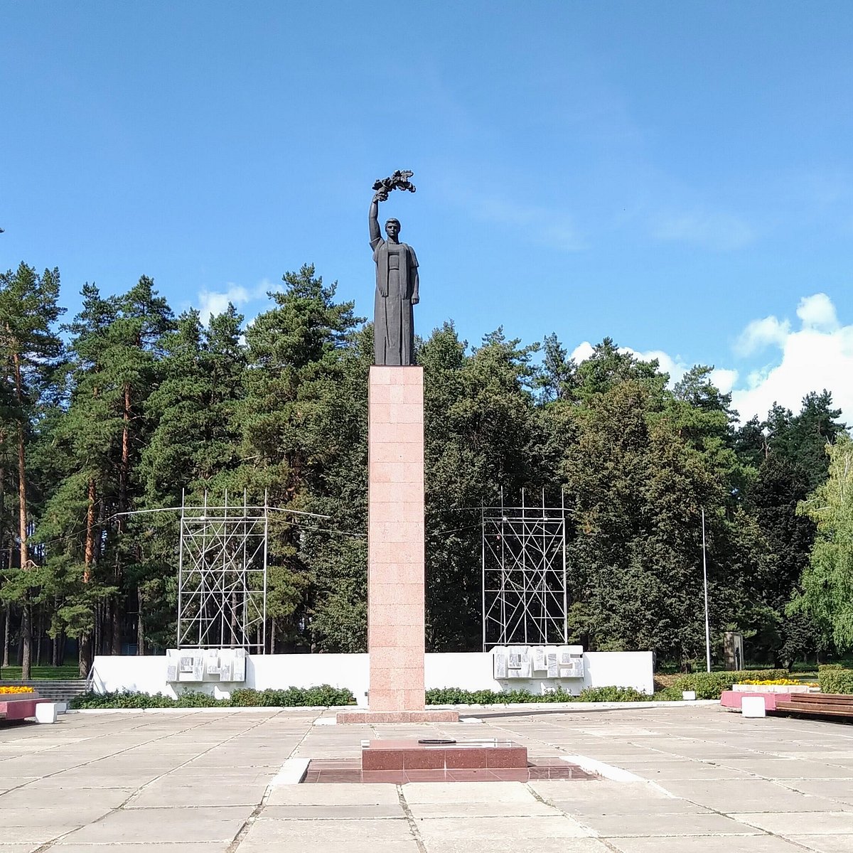 Монумент вечной славы. Монумент славы Димитровград. Монумент вечной славы Димитровград.