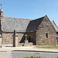 La Chapelle Sainte Anne des rochers à Trégastel Coeur de la Côte de Granit Rose.