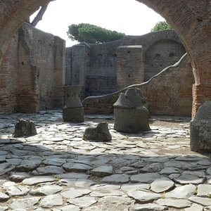 File:Chiesa di Sant'Aurea (Ostia Antica).jpg - Wikimedia Commons