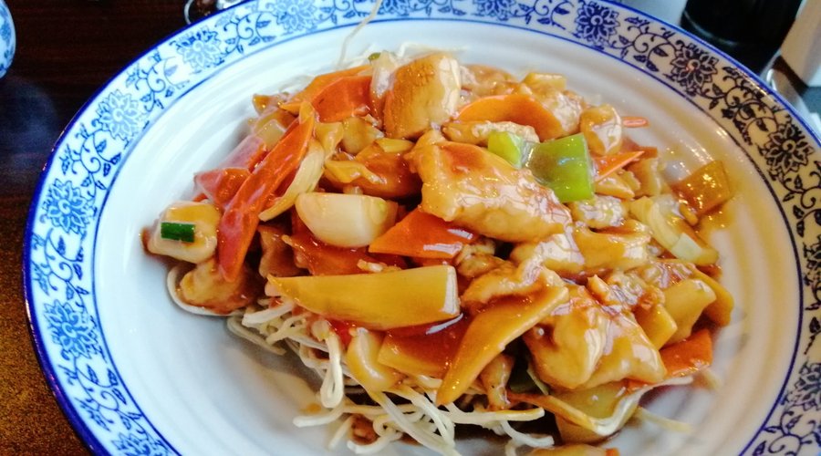 Gebratene Nudeln  + Gemüse + Hähnchen= lecker!